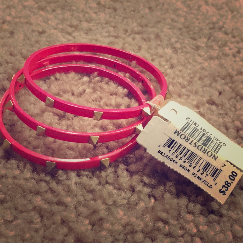 Hot pink bracket with gold spikes